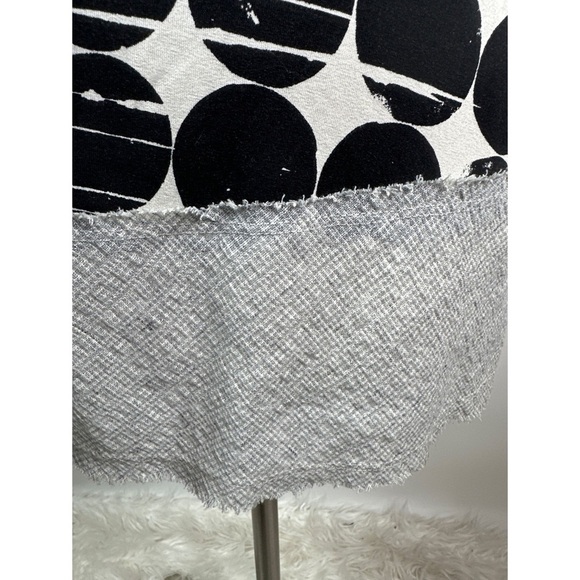 Alembika Geometric Polka Dot Scoop Neck Sleeveless Top - Picture 5 of 10